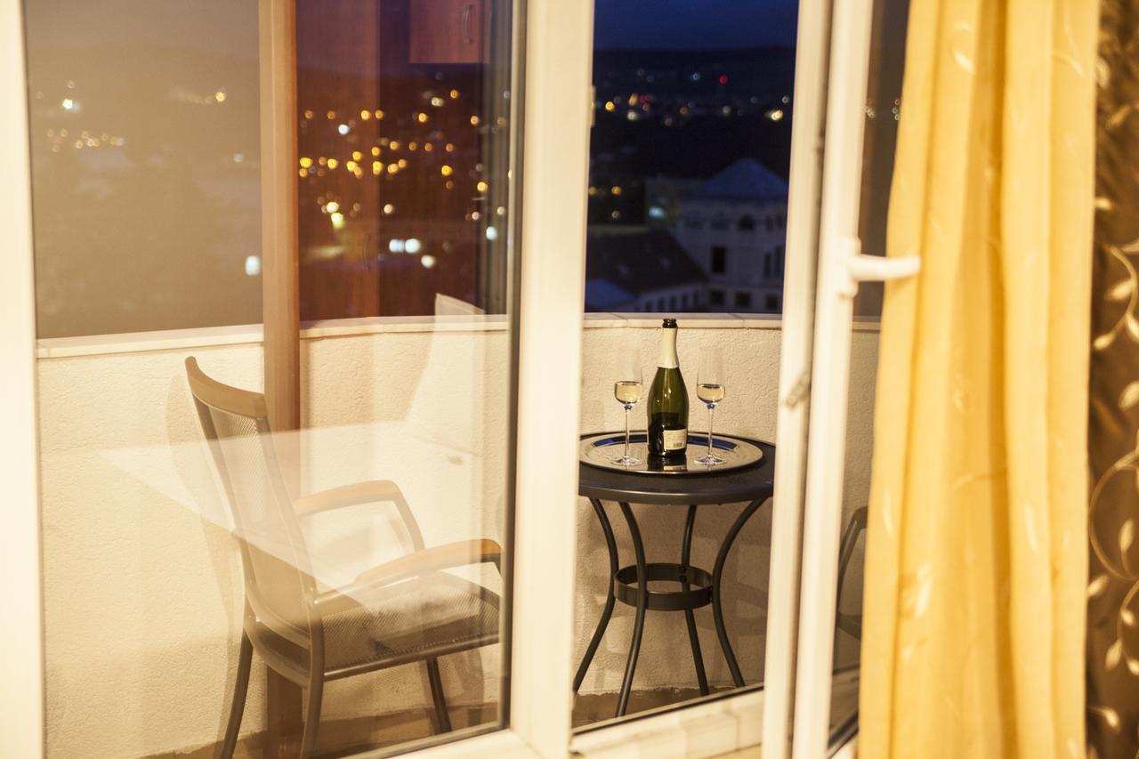 Business Class Apartment Cluj-Napoca Buitenkant foto