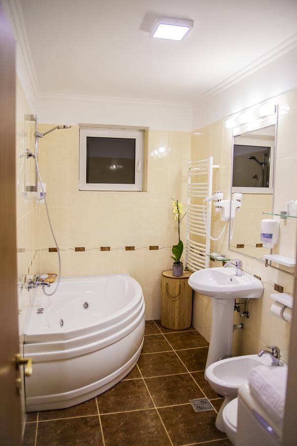 Business Class Apartment Cluj-Napoca Buitenkant foto