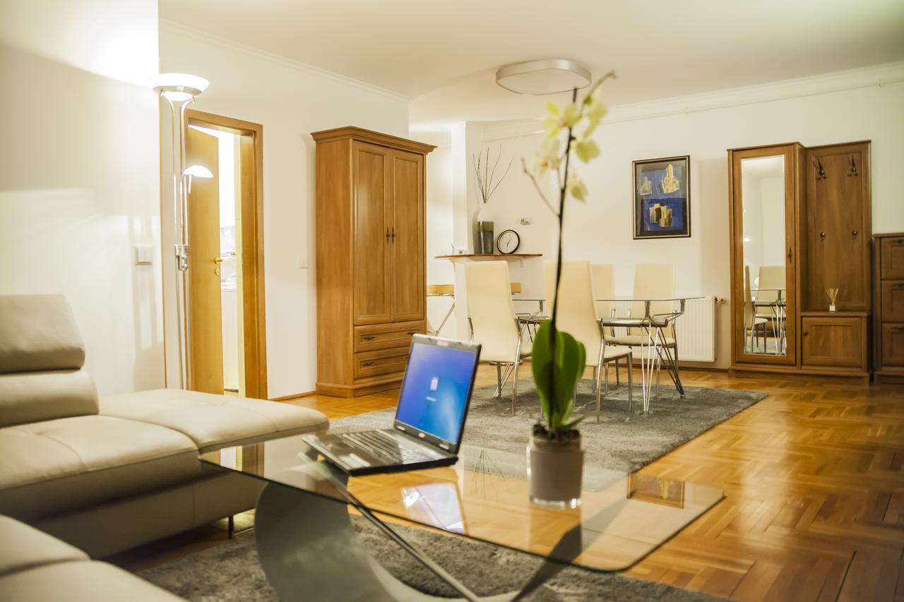 Business Class Apartment Cluj-Napoca Buitenkant foto