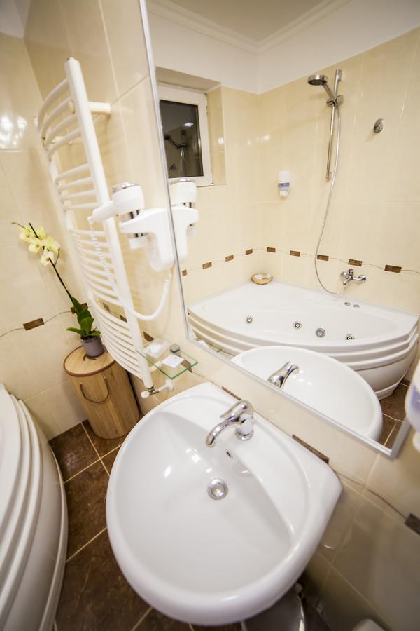 Business Class Apartment Cluj-Napoca Buitenkant foto