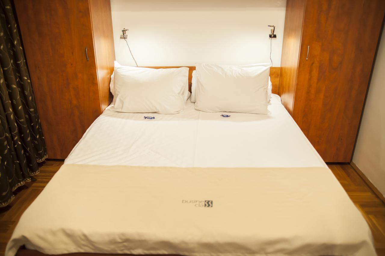 Business Class Apartment Cluj-Napoca Buitenkant foto